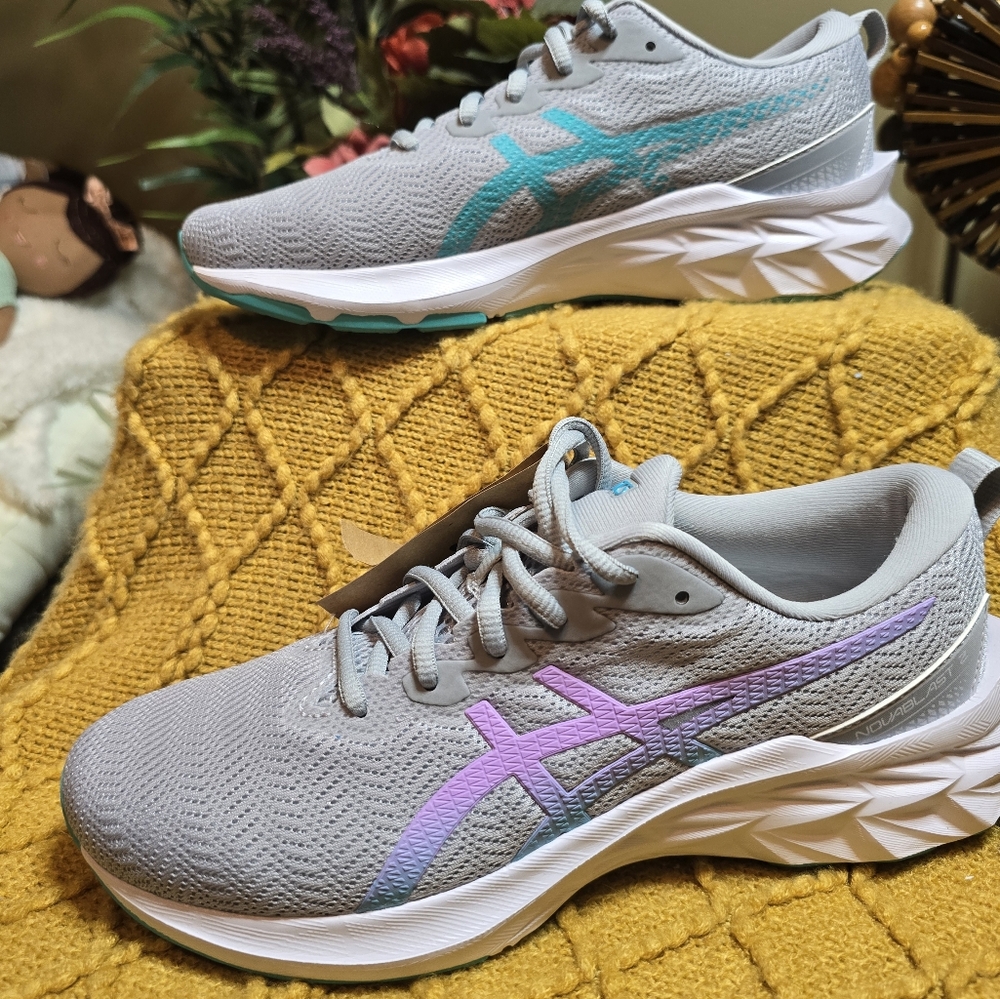 Asics Novablast, Women's size 9 (Euro 40), Gray and Purple Running Shoes